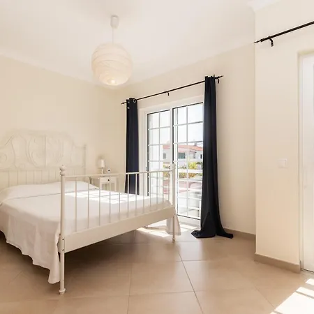 2v4 By Algarvemanta Holiday home *