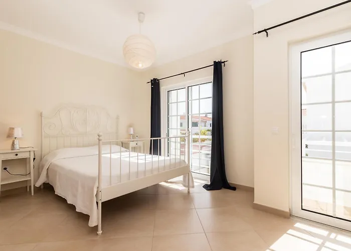 2v4 By Algarvemanta Holiday home *